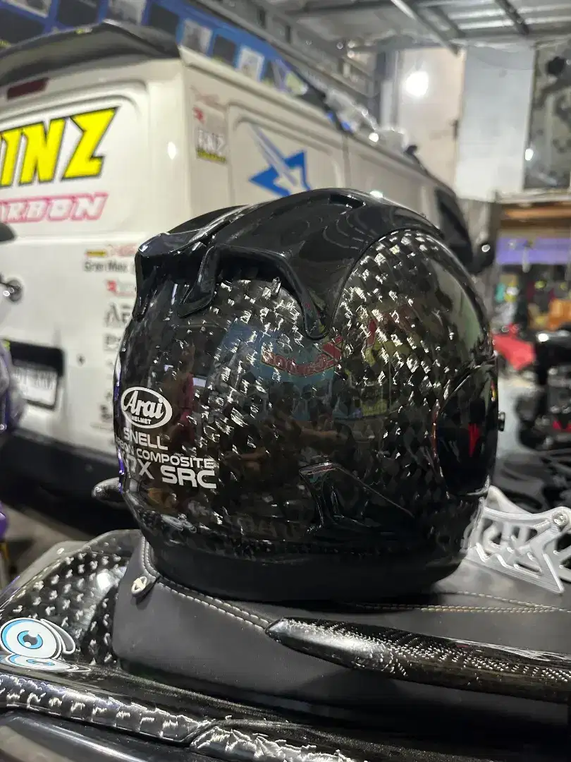 Helm Arai rx7x warna asli biru pedrosa (skining carbon)