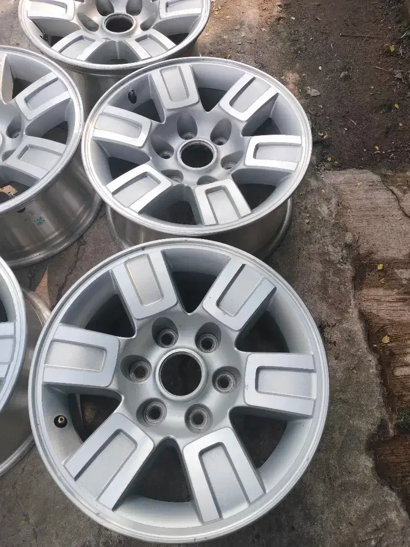 Velg ford Everest R16.