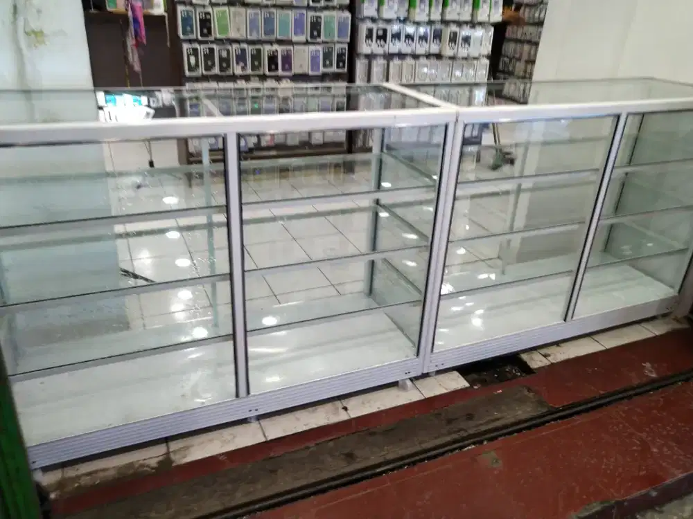 Etalase kaca ukuran 150x50 tinggi 100cm aluminium warna putih