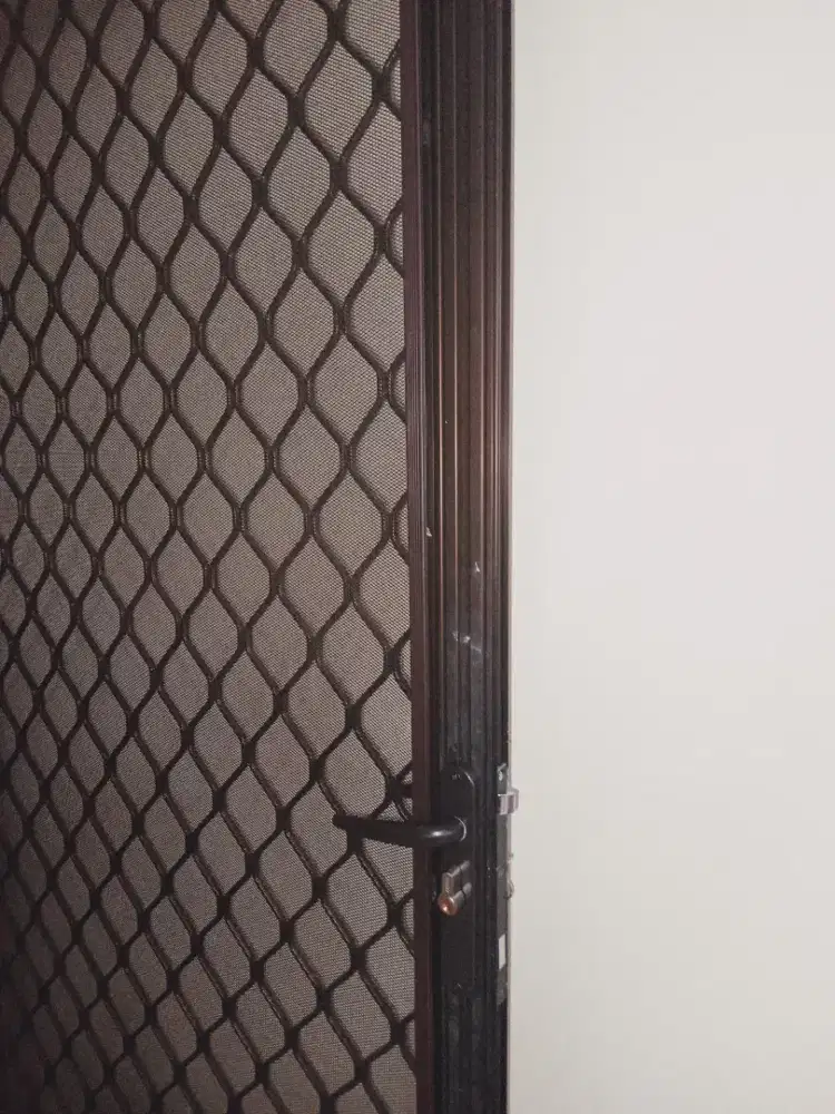Terima pemasangan pintu kawat nyamuk magnet