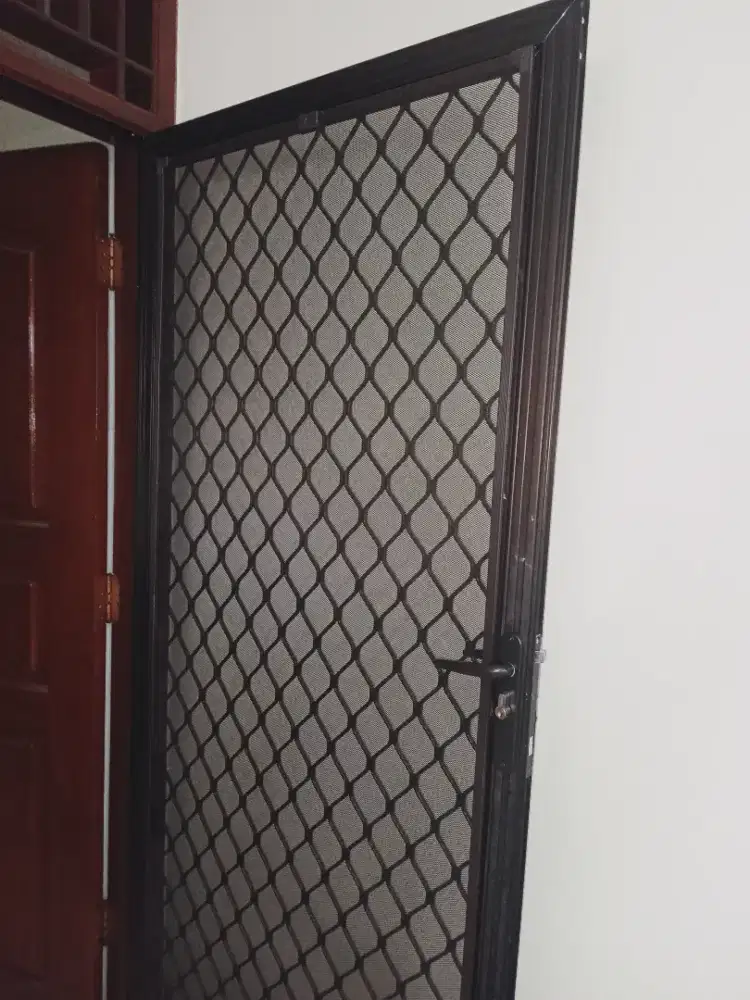 Terima pemasangan pintu kawat nyamuk magnet