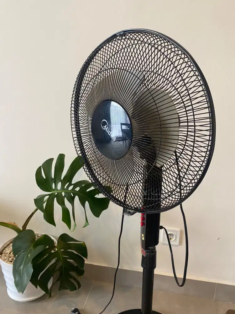 Kipas angin midea like new mulus