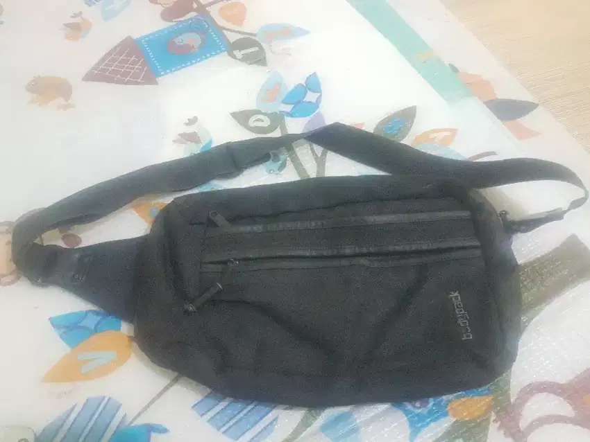 Tas selempang merk bodypack