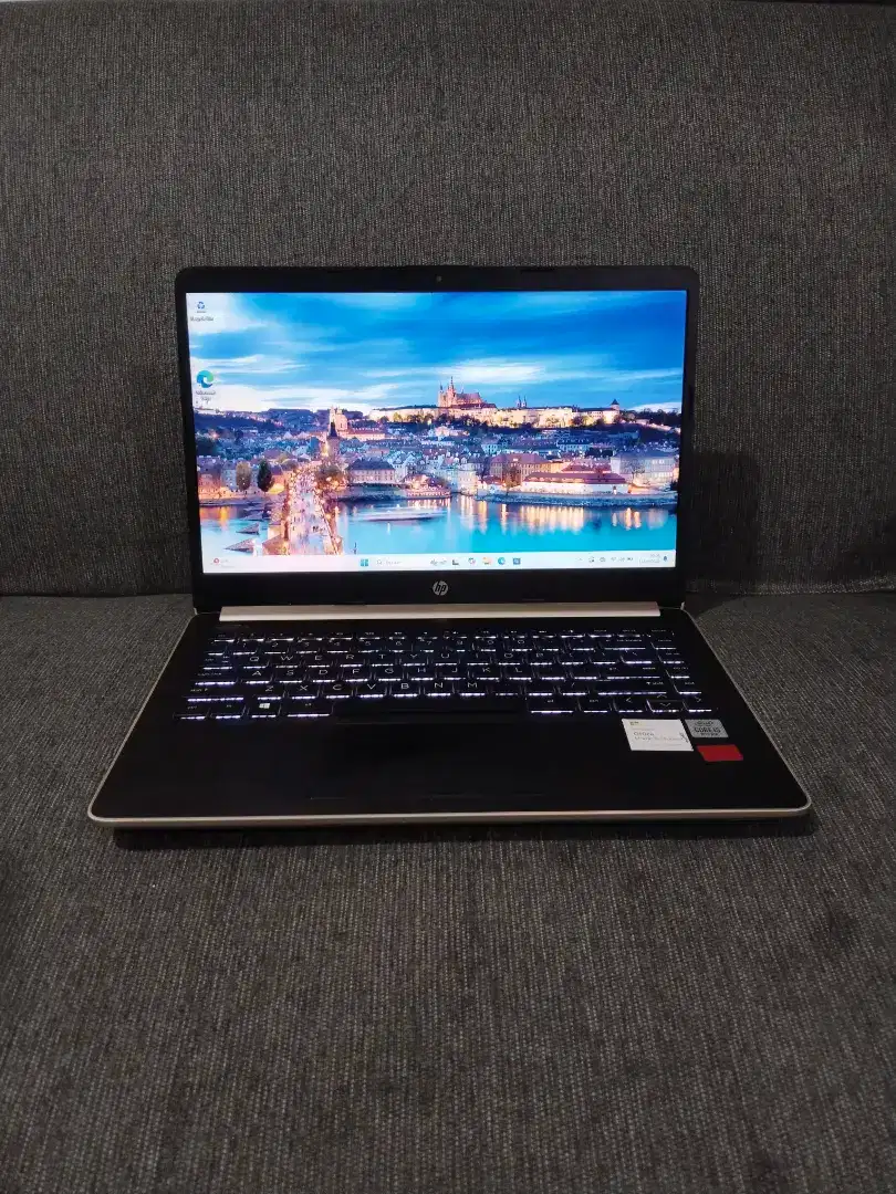 HP 14s-cf2xxx
Keyboard nyala 
Double VGA 
Core i5
Ram 8 GB/
SSD 256 GB
