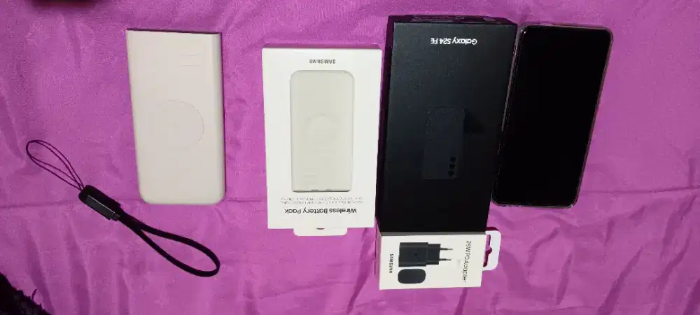 Samsung S24 FE + Charger + Wireless Battery Pack
