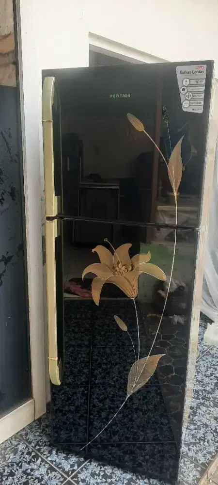 Dijual kulkas 2 pintu polytron