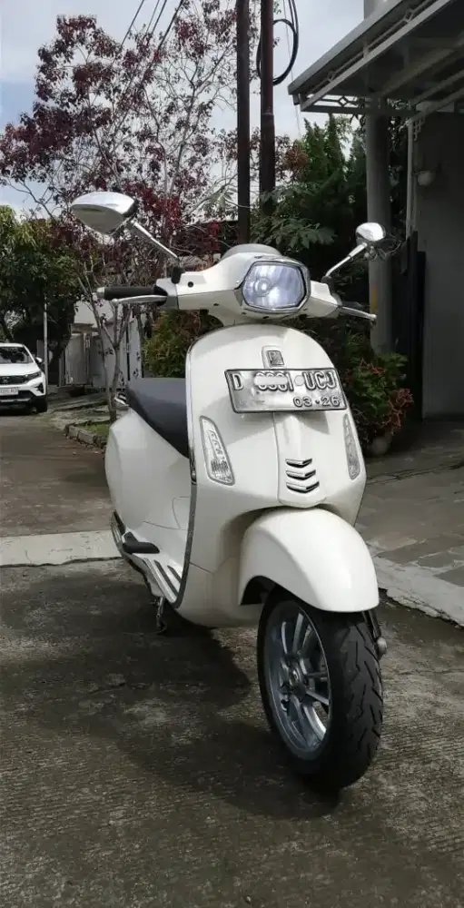 Vespa Sprint 150 3V IE Thn 2015 wrna Putih, Stnk, Bpkb, Faktur Lngkap