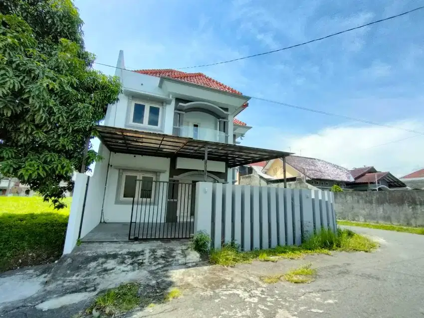 DIJUAL RUMAH HOOK DIPERUMAHAN GRIYA MAHKOTA