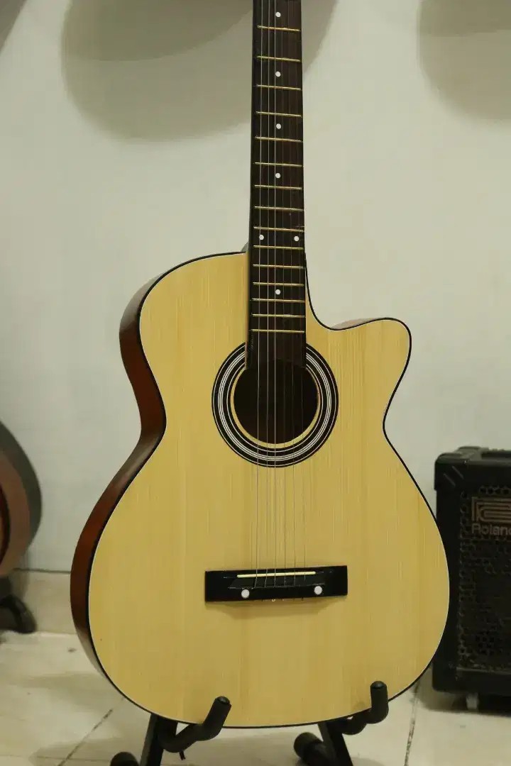 Gitar akustik baru merek Yamaha siap antar cod bayar di tempat