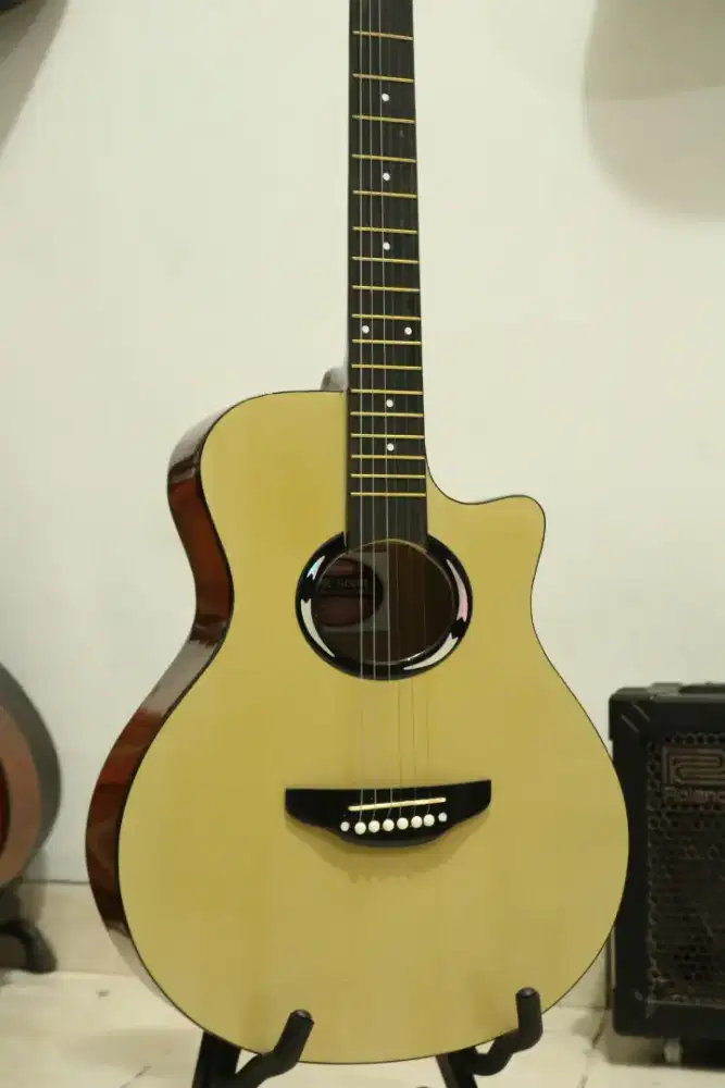 Gitar akustik Yamaha tanem besi siap antar cod bayar di tempat