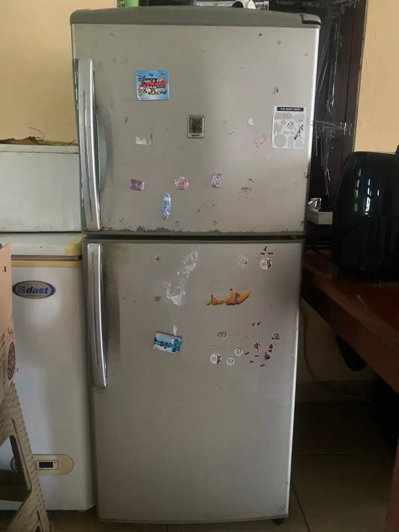 KULKAS 2 PINTU Rp 1.000.000
