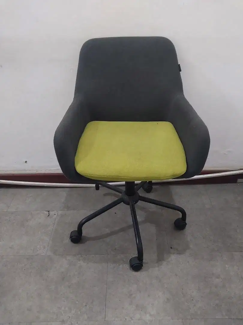 Kursi kantor informa