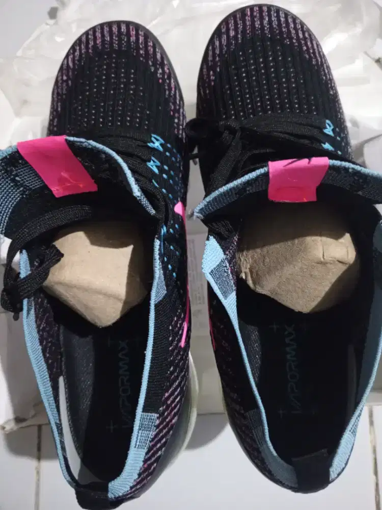 SEPATU OLAHRAGA NIKE VAPORMAX