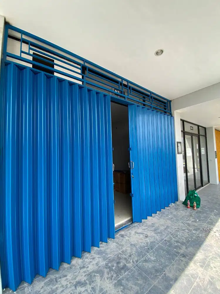 Pintu Toko Lipat