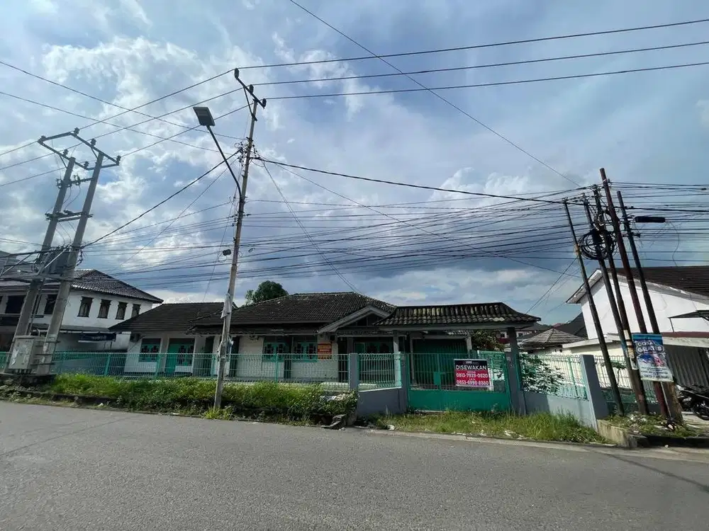 Di sewakan ruma besar di demang pakjo tengah kota palembang