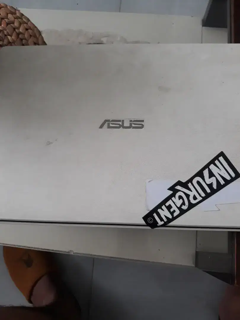 Laptop asus amd putih minus