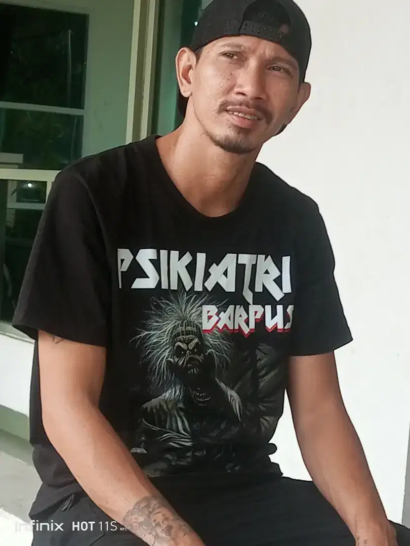 Saya Mencarii pekerjaan di bidang alumunium/kaca rakit pemasangan