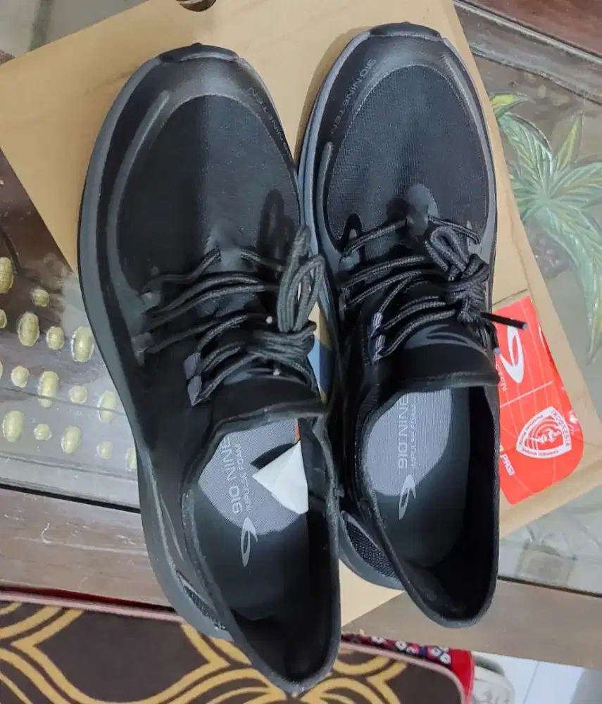 Sepatu Lari 910 Nineten Hyougen 1.0 Sepatu Lari - Hitam