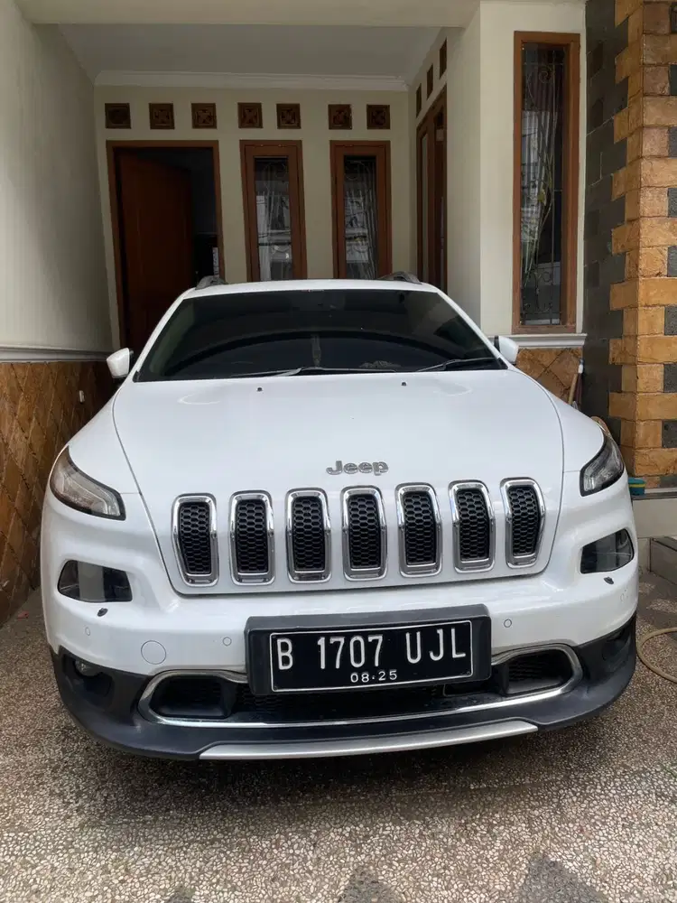 Jeep Grand Cherokee Limited 2.5 Bensin 2015 white putih Cherokee 2016