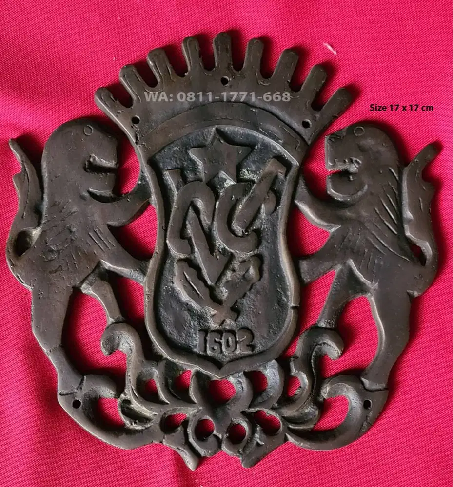 Lambang VoC kuningan antik