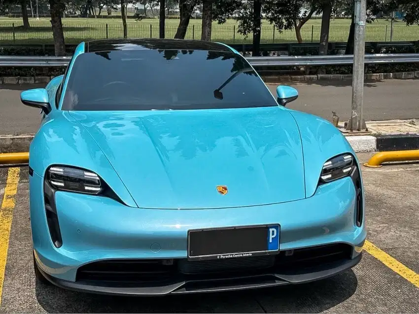 Porsche Taycan EV 2023 Blue Biru Mobil Electric EV Taycan 2024