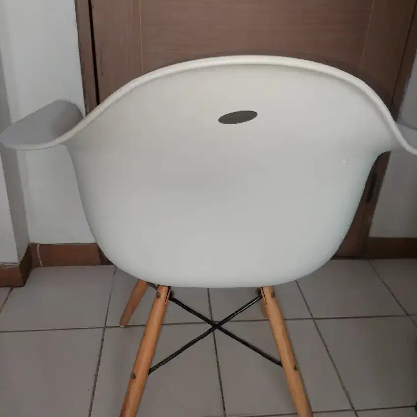 Kursi informa putih