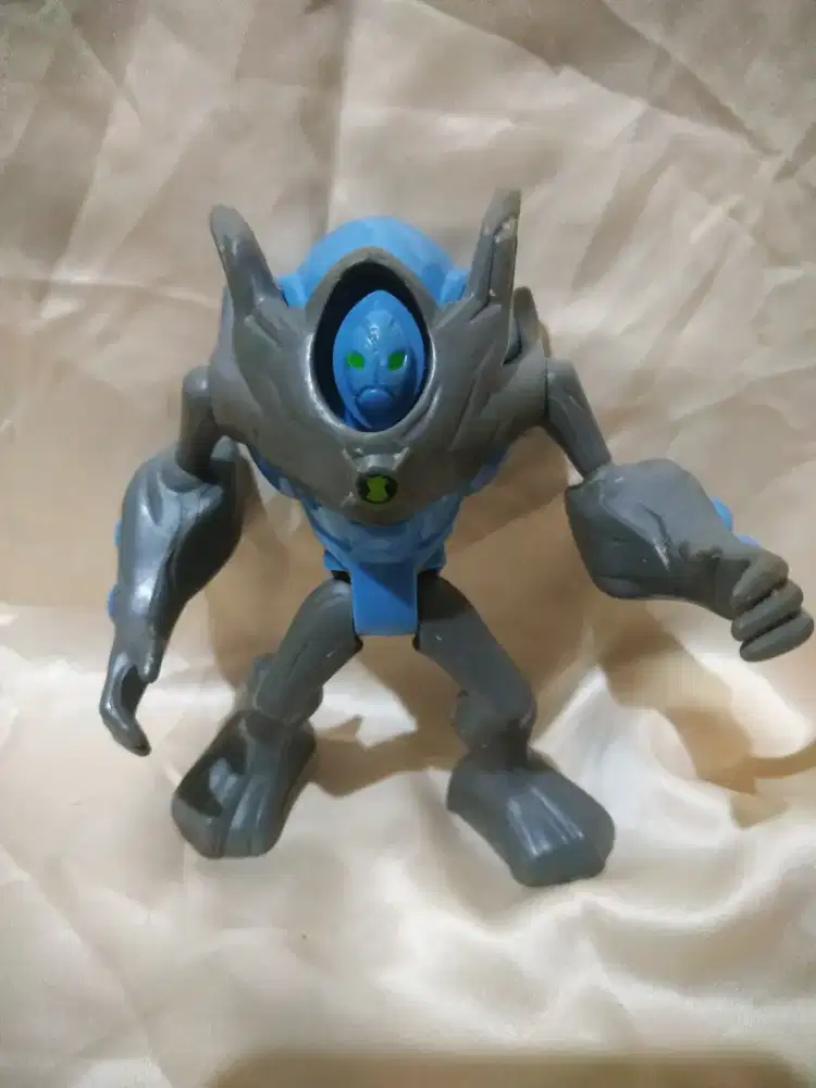 Diborongkan 3 bh action figure yg keren