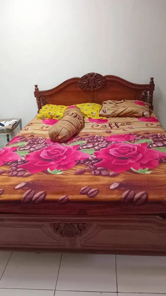 Di jual Tempat tidur/dipan Kayu jati asli