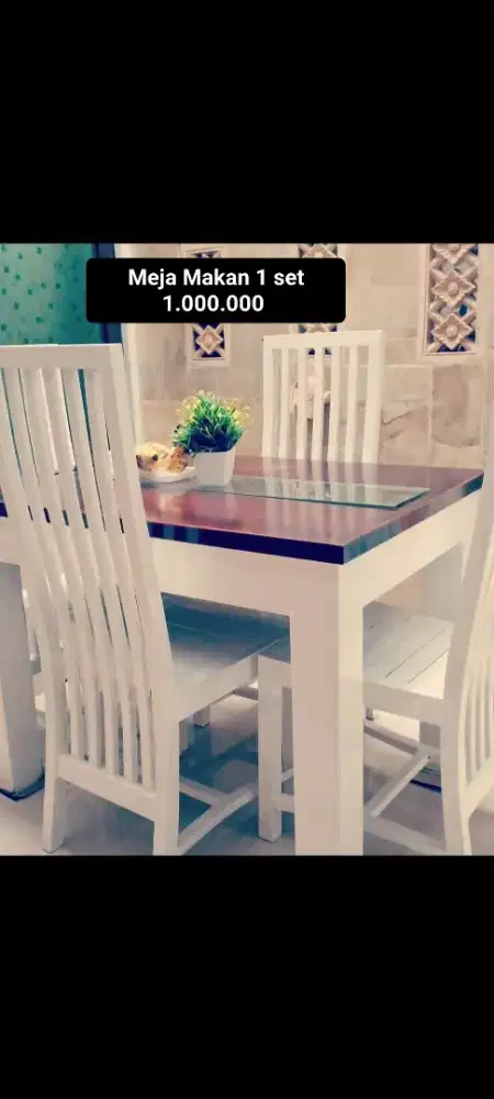 MEJA MAKAN & 4 KURSI CANTIK
