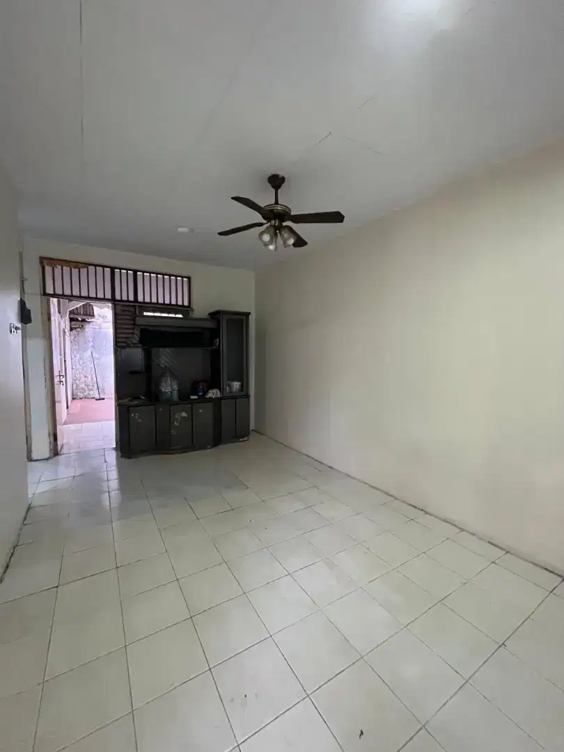 Rumah lama  dkt stasiun dan tol bintaro sekt 5 Tangsel