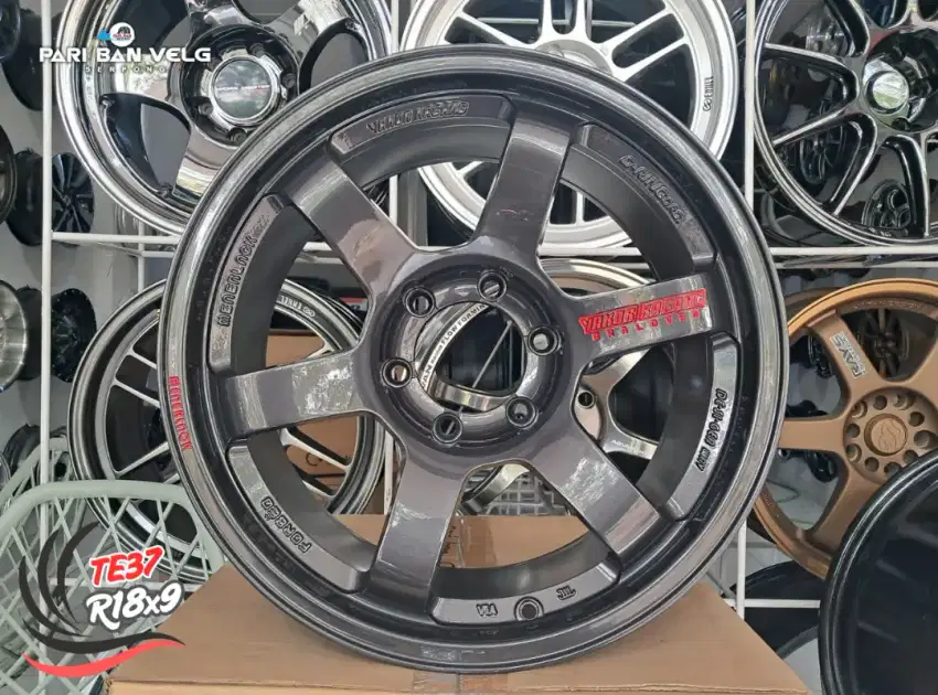 ️️Velg TE37 New Design
Ring 18 lebar 9 pcd. 6x139,7 
et. 0 Warna. Grey