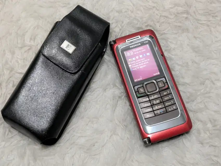 Nokia Comunicator E90 Red Mocha Cakeepp