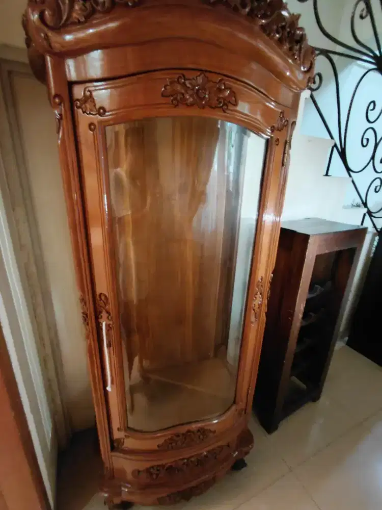 Lemari Kaca dengan Kayu Full Jati