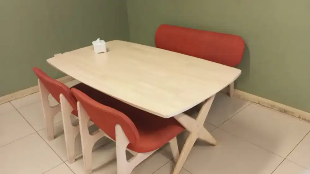 1 set meja  kursi orange ex cafe