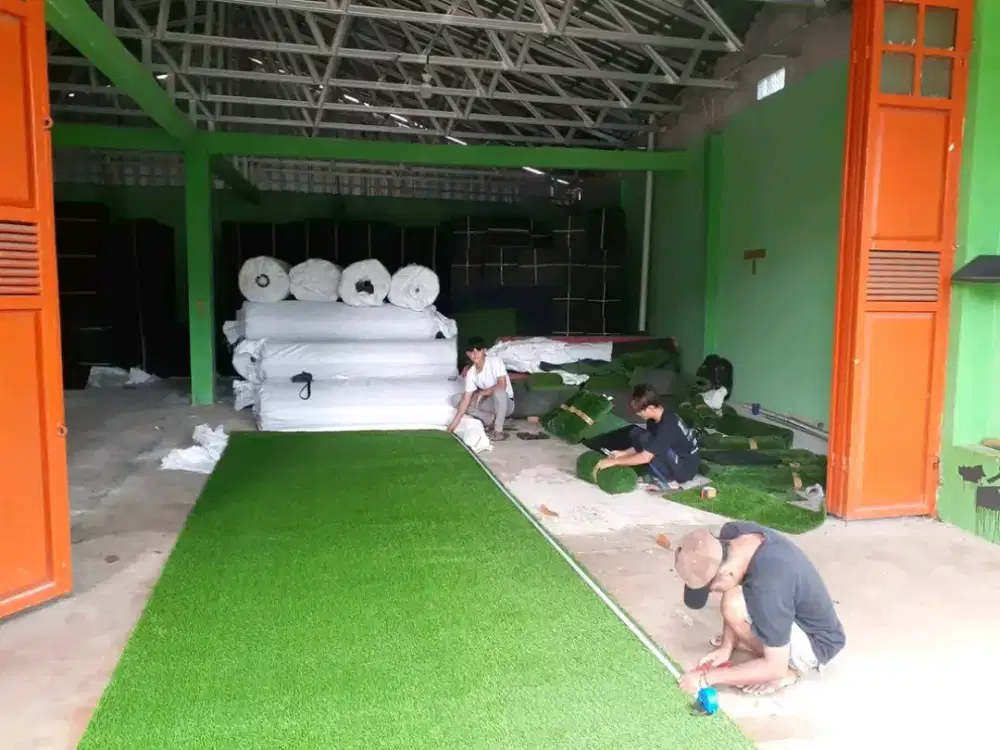 menyediakan berbagai jenis rumput sintetis dan tanaman sintetis