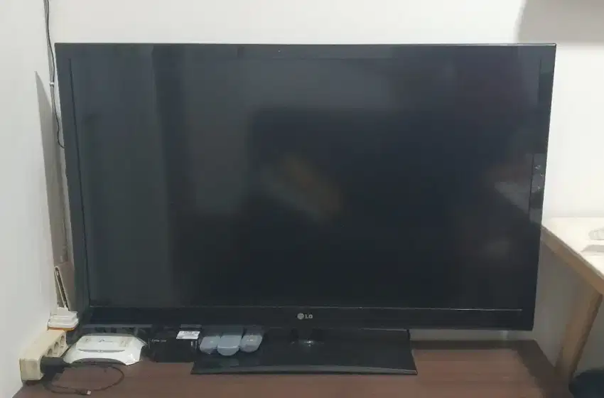 LED Smart TV LG 47 inch (perlu service panel)