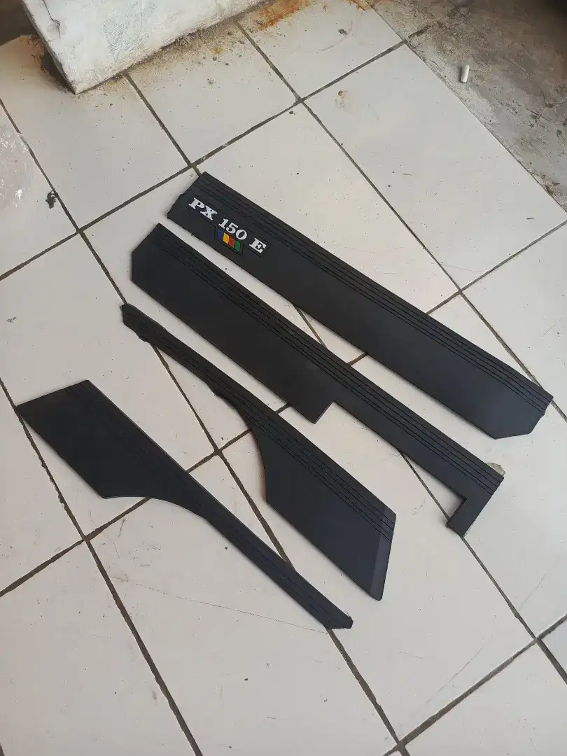 Karet Trim Vespa large frame