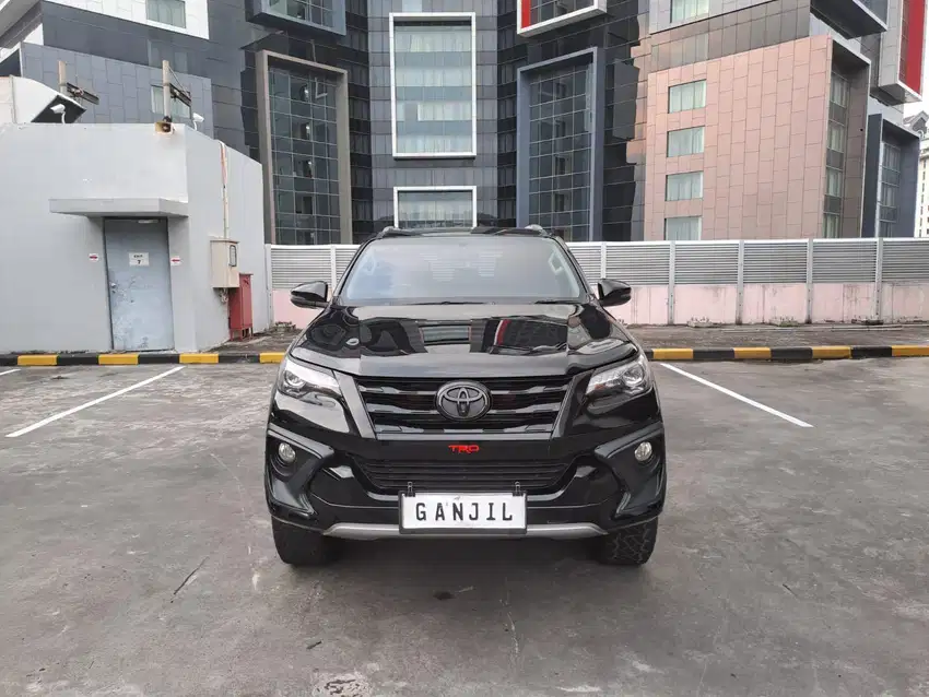 Toyota Fortuner VRZ TRD 2018 Hitam