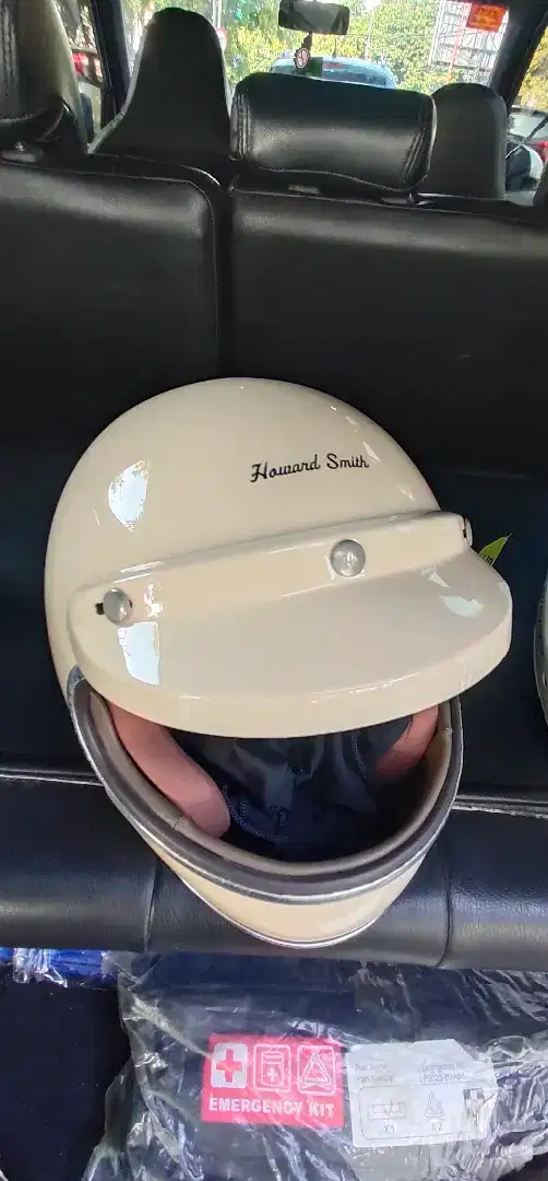 Helm carglos Howard smith