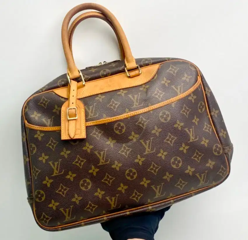 Authentic Louis Vuitton Deauville Monigram Handbag