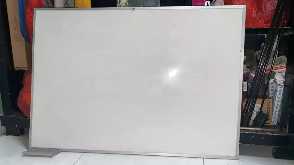 Whiteboard ukuran sedang