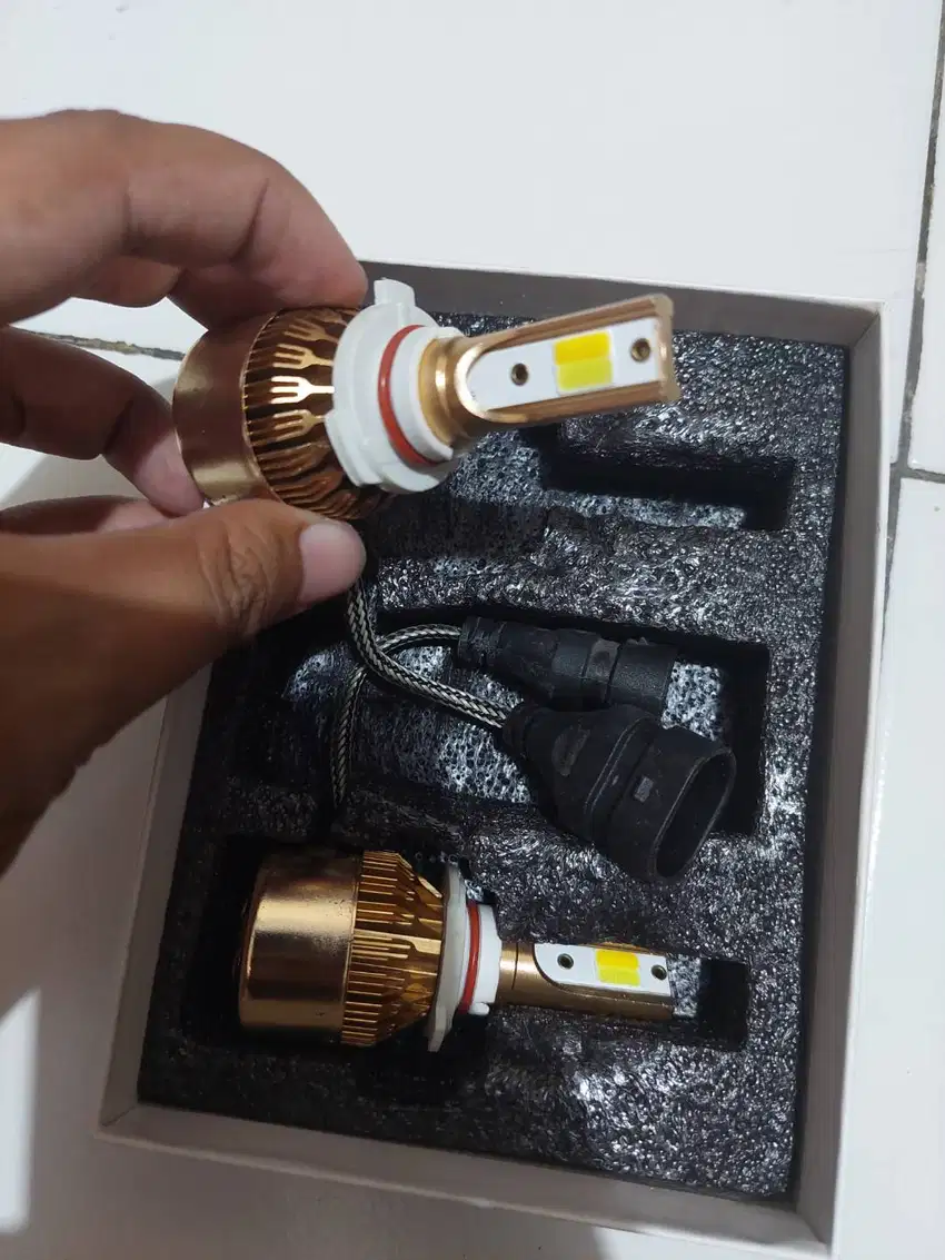 Lampu LED mobil socket HB3
