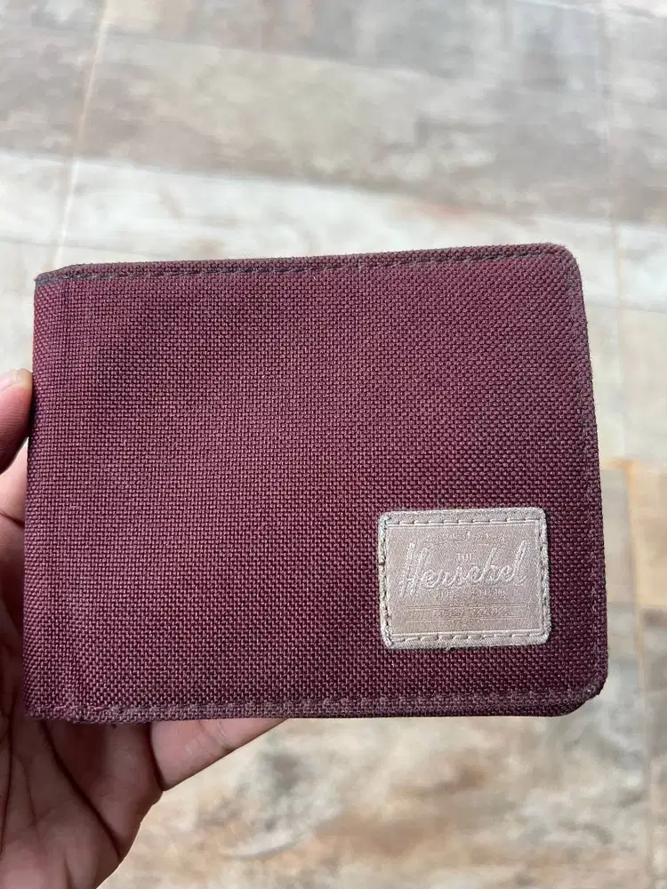 Dompet Herschel red color