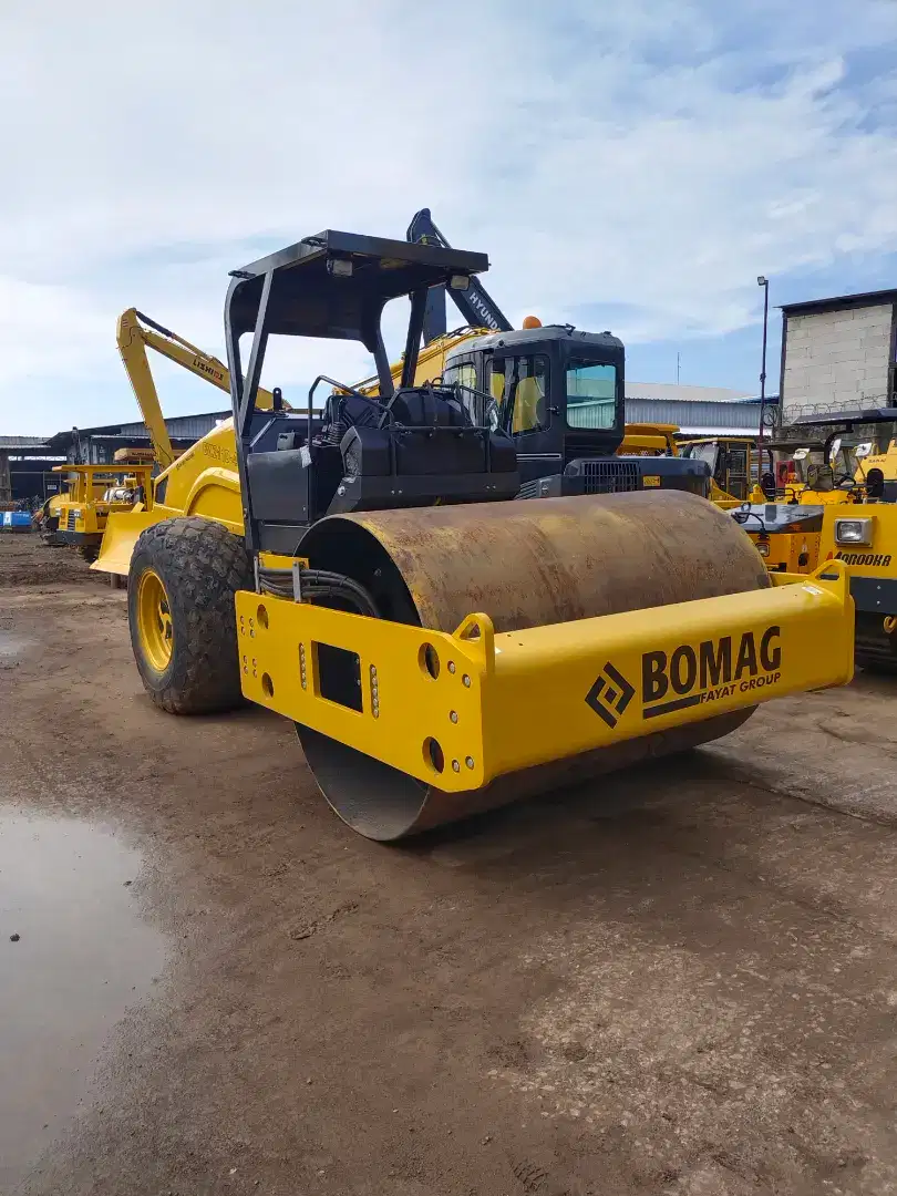 Vibro BOMAG BW211D-40 Tahun 2016
