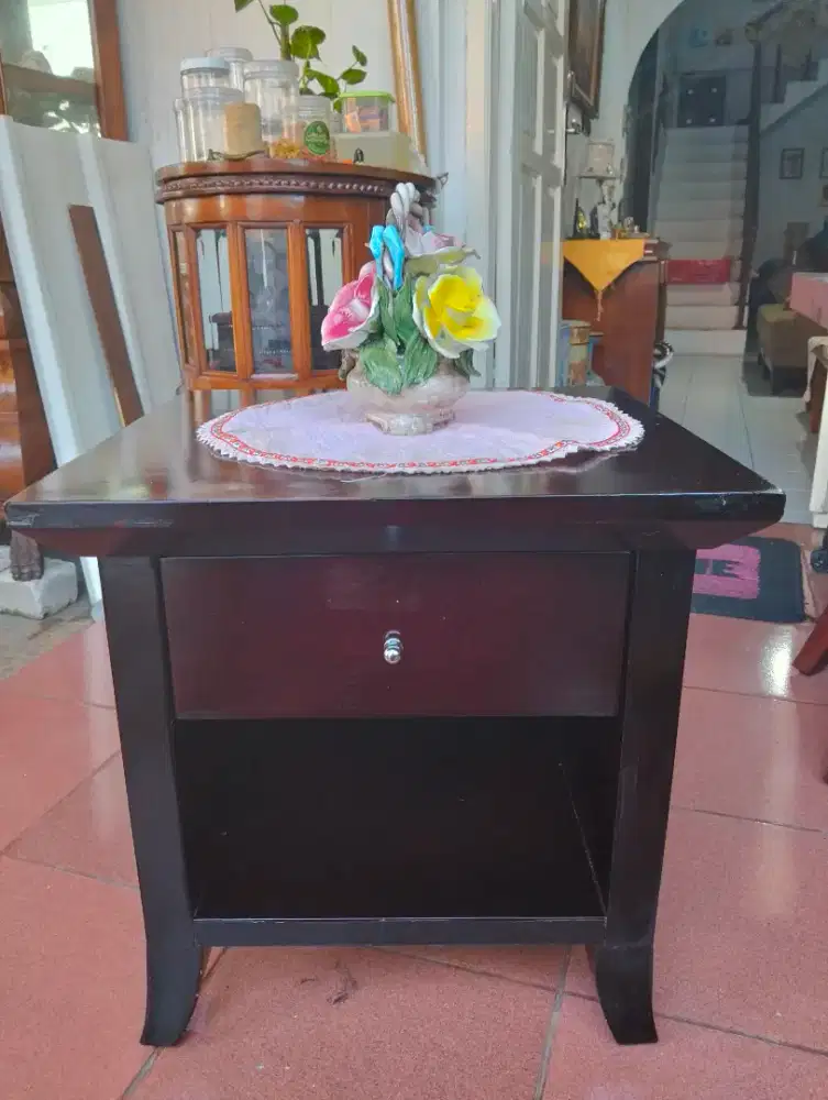 Nakas kayu Sholit ex kedutaan Canada