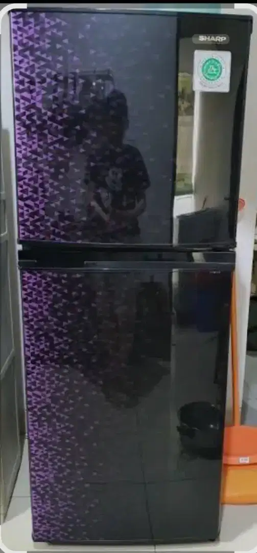 Kulkas Sharp bekas 2 pintu 205L