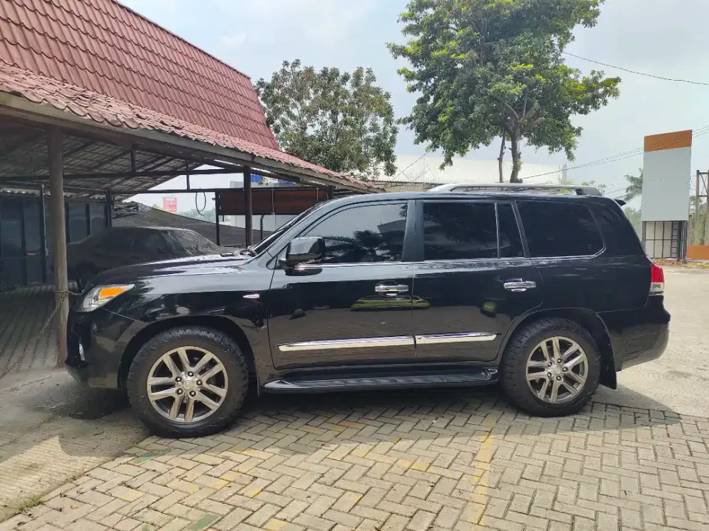 Lexus LX 570 V8