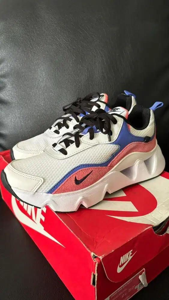 Nike RYZ 365 2 Women (White / Magic Ember / Sapphire)