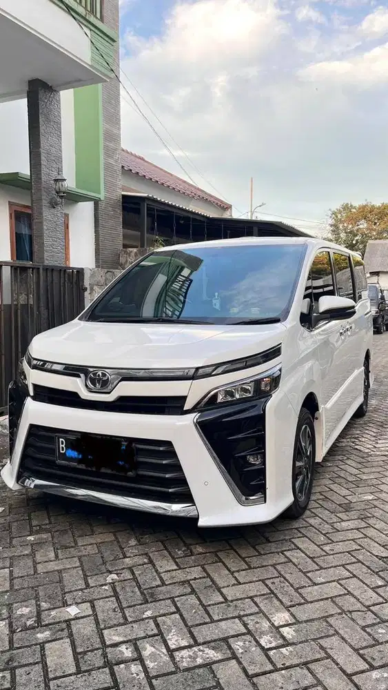 Toyota Voxy Warna Putih Km 40rb