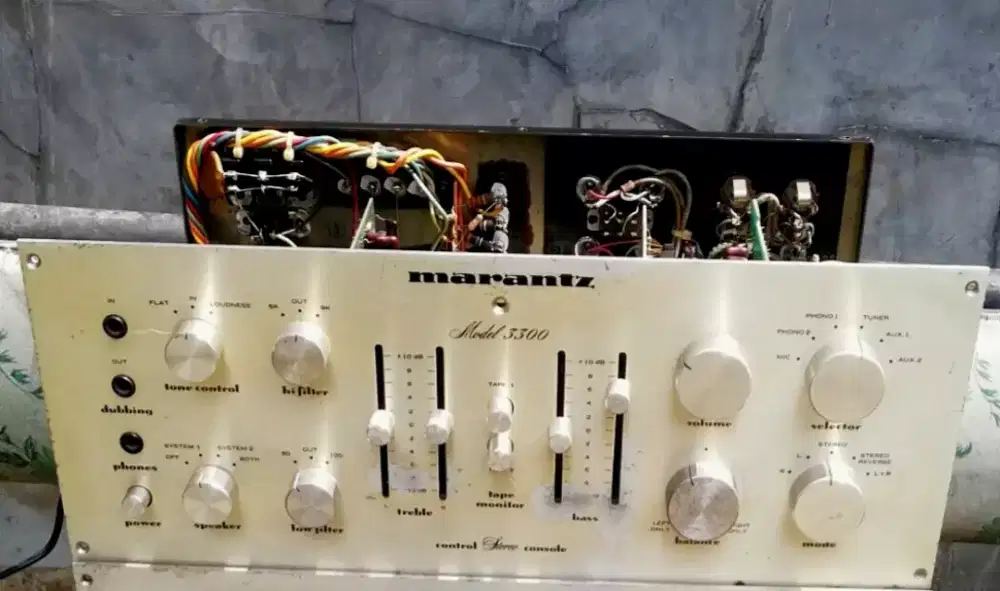 MARANTZ 3300 Stereo Console Pream tone, made in USA